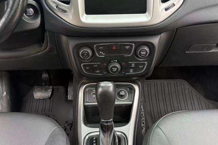 Used Jeep Compass 2017 200T Automatic Family Edition Interior 5