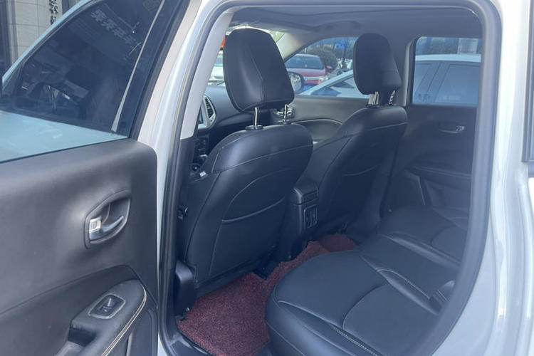 Used Jeep Compass 2017 200T Automatic Family Edition Interior 6