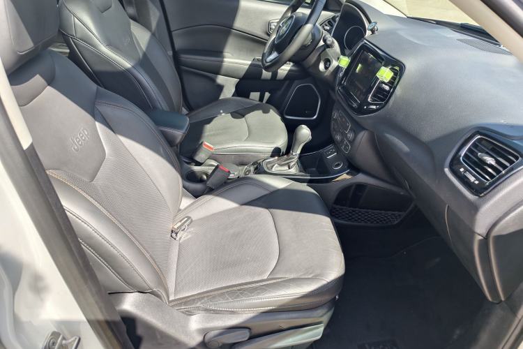 Used Jeep Compass 2017 200T Automatic Prestige Edition Interior 8