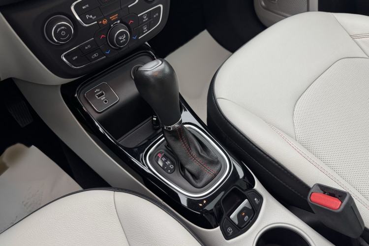 Used Jeep Compass 2017 200T Automatic Prestige Edition Interior 8