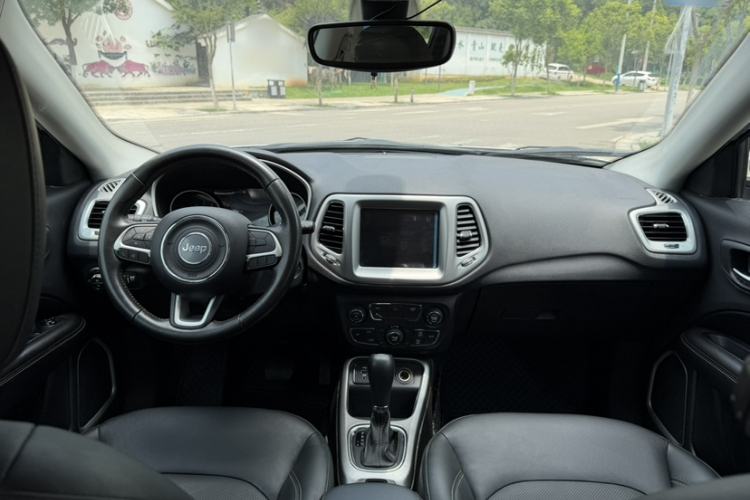 Used Jeep Compass 2017 200T Automatic Family Edition Interior 8