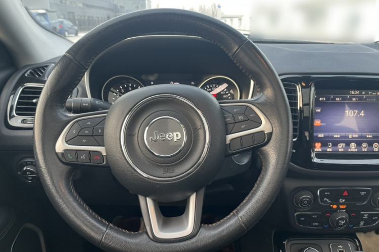 Used Jeep Compass 2017 200T Automatic Prestige Four-Wheel Drive Edition Interior 9