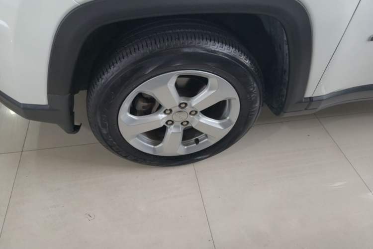 Used Jeep Compass 2017 200T Automatic Family Edition Left Front Wheel Hub