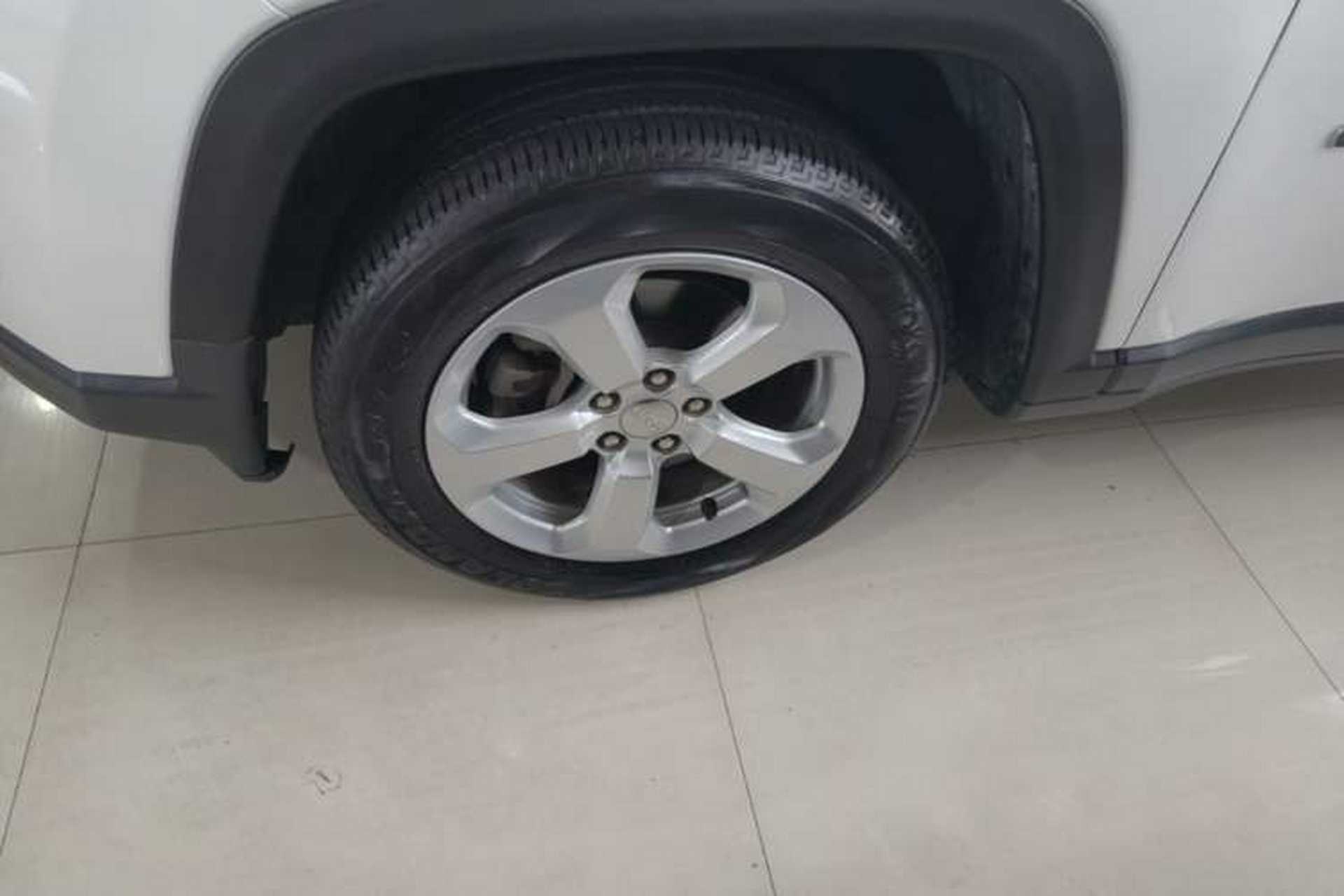 Used Jeep Compass 2017 200T Automatic Family Edition Left Front Wheel Hub