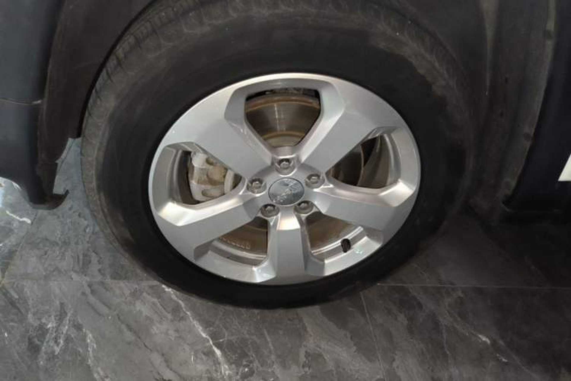 Used Jeep Compass 2017 200T Automatic Family Edition Left Front Wheel Hub