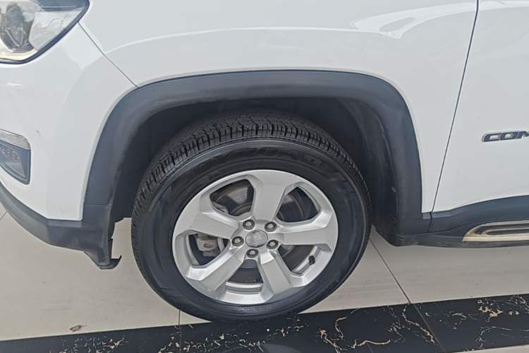Used Jeep Compass 2017 200T Automatic Family Edition Left Front Wheel Hub