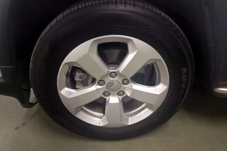 Used Jeep Compass 2017 200T Automatic Family Edition Left Front Wheel Hub