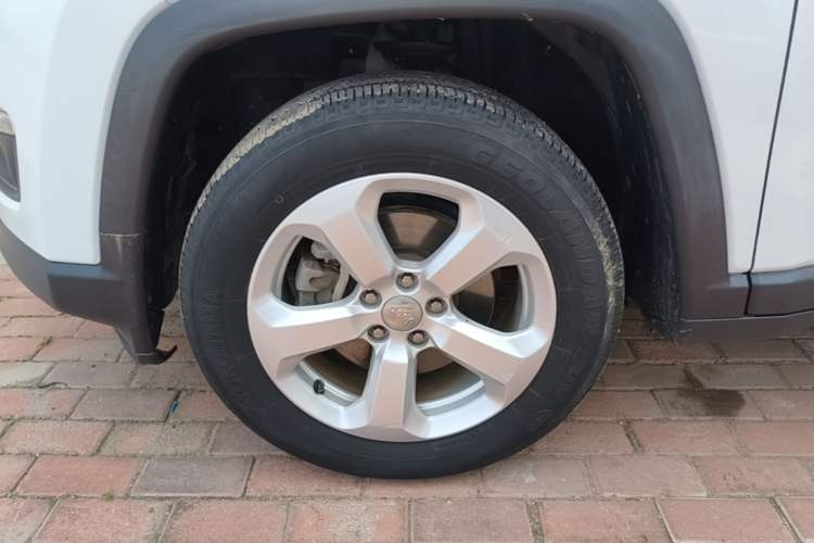 Used Jeep Compass 2017 200T Automatic Family Edition Left Front Wheel Hub