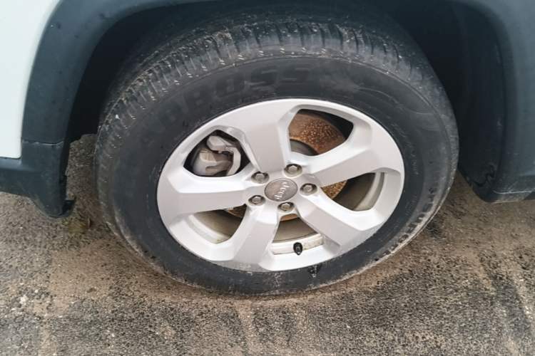 Used Jeep Compass 2017 200T Automatic Family Edition Left Front Wheel Hub