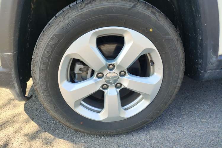 Used Jeep Compass 2017 200T Automatic Family Enjoyment Four-Wheel Drive Edition Left Front Wheel Hub
