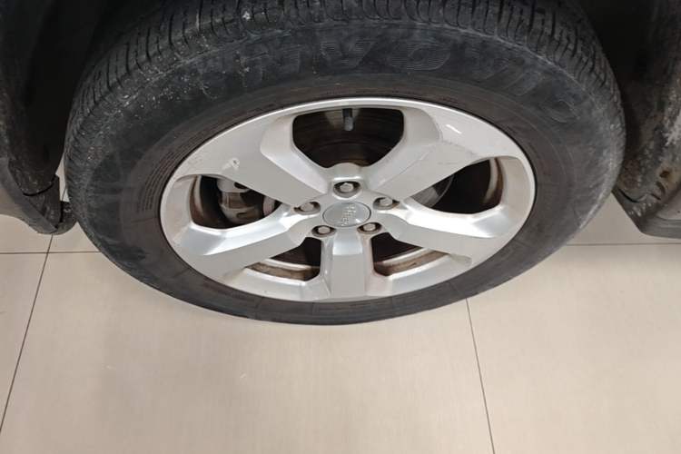 Used Jeep Compass 2017 200T Automatic Family Edition Left Front Wheel Hub