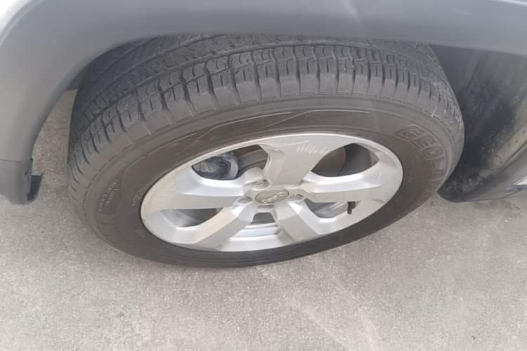 Used Jeep Compass 2017 200T Automatic Family Edition Left Front Wheel Hub