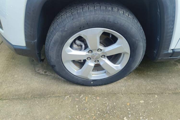Used Jeep Compass 2017 200T Automatic Family Edition Left Front Wheel Hub
