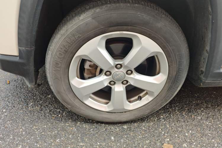 Used Jeep Compass 2017 200T Automatic Family Edition Left Front Wheel Hub