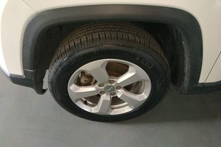 Used Jeep Compass 2017 200T Automatic Family Edition Left Front Wheel Hub