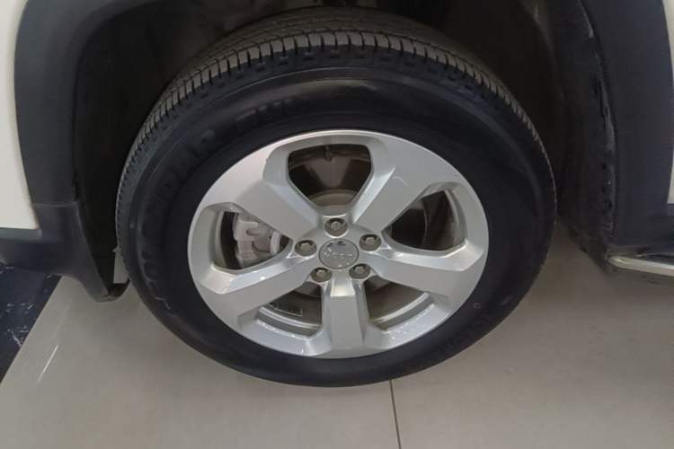 Used Jeep Compass 2017 200T Automatic Family Edition Left Front Wheel Hub