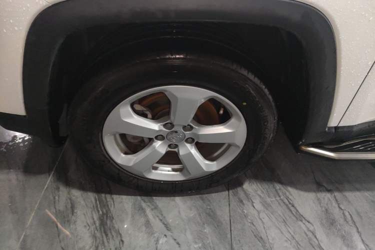 Used Jeep Compass 2017 200T Automatic Family Edition Left Front Wheel Hub