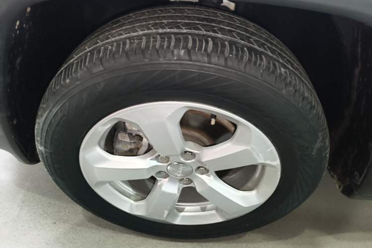 Used Jeep Compass 2017 200T Automatic Family Edition Left Front Wheel Hub