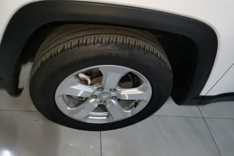 Used Jeep Compass 2017 200T Automatic Family Edition Left Front Wheel Hub