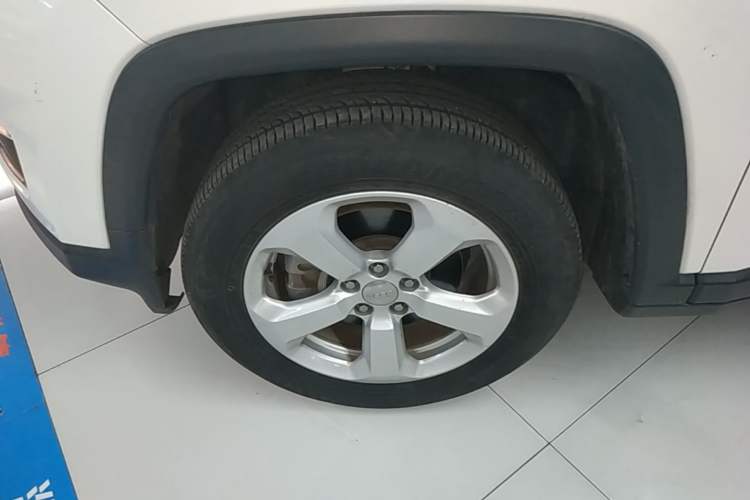Used Jeep Compass 2017 200T Automatic Family Edition Left Front Wheel Hub