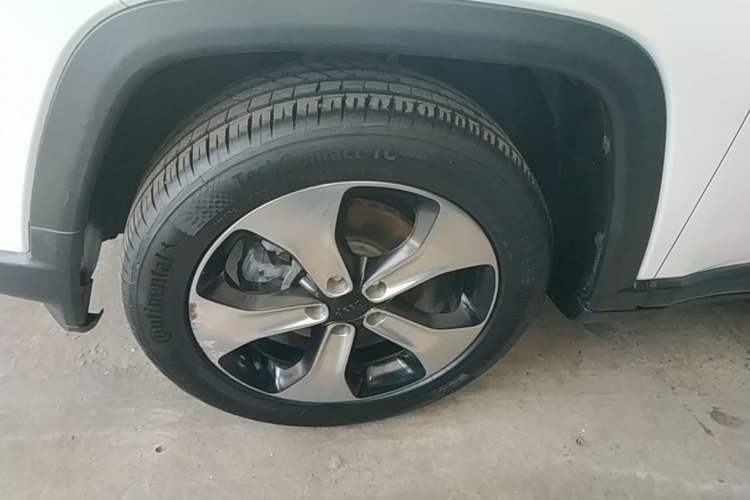 Used Jeep Compass 2017 200T Automatic Prestige Edition Left Front Wheel Hub