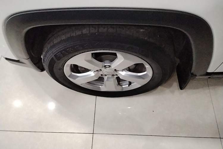 Used Jeep Compass 2017 200T Automatic Family Edition Left Front Wheel Hub