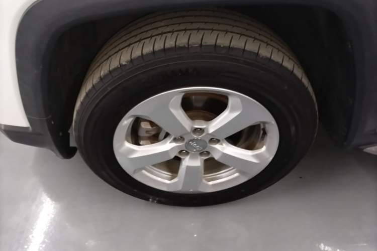 Used Jeep Compass 2017 200T Automatic Family Edition Left Front Wheel Hub