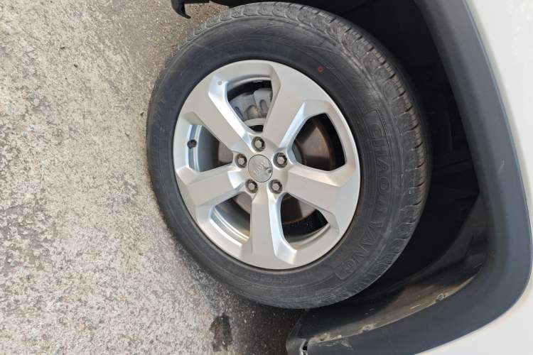 Used Jeep Compass 2017 200T Automatic Family Edition Left Front Wheel Hub