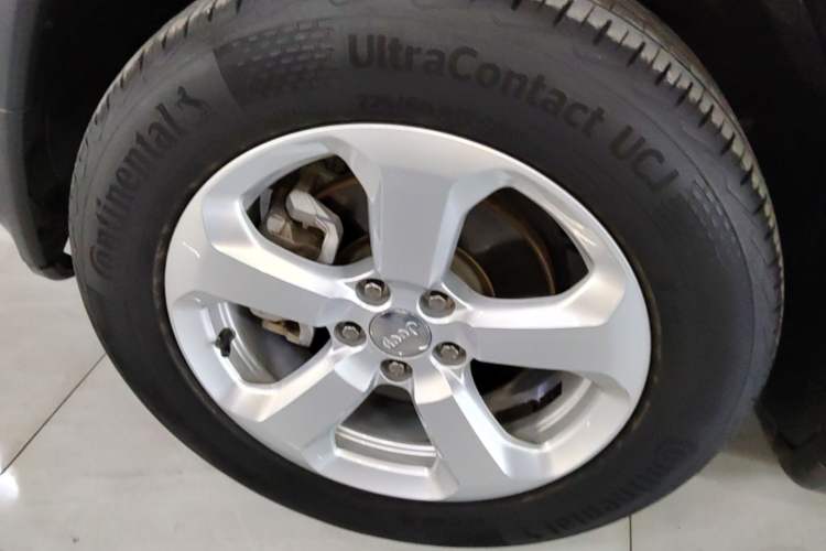 Used Jeep Compass 2017 200T Automatic Family Edition Left Front Wheel Hub