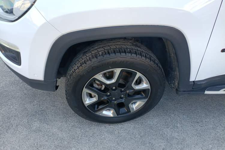 Used Jeep Compass 2017 200TS Automatic High-Performance All-Wheel Drive Edition Left Front Wheel Hub