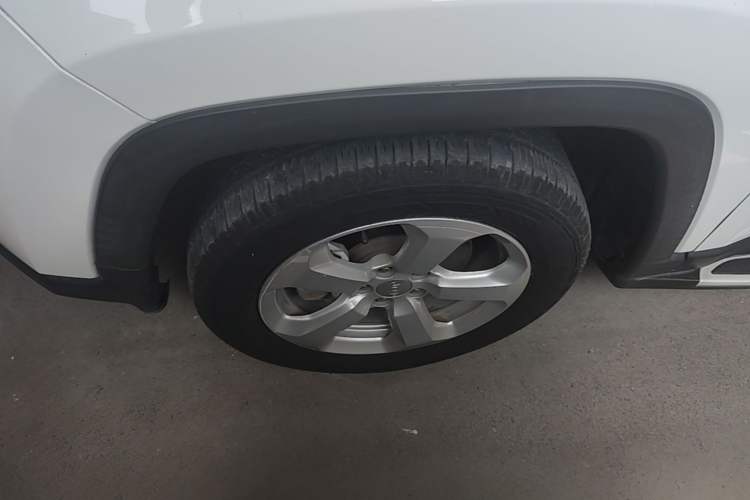 Used Jeep Compass 2017 200T Automatic Family Edition Left Front Wheel Hub