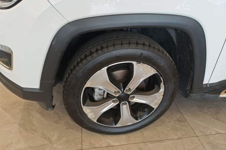 Used Jeep Compass 2017 200T Automatic Prestige Edition Left Front Wheel Hub