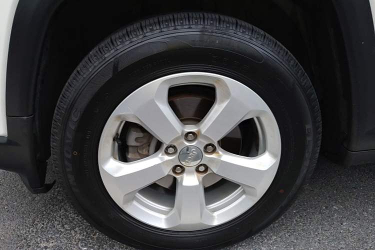 Used Jeep Compass 2017 200T Automatic Family Edition Left Front Wheel Hub