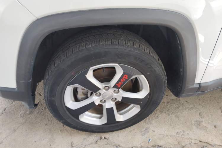 Used Jeep Compass 2017 200T Automatic Comfort Edition Left Front Wheel Hub