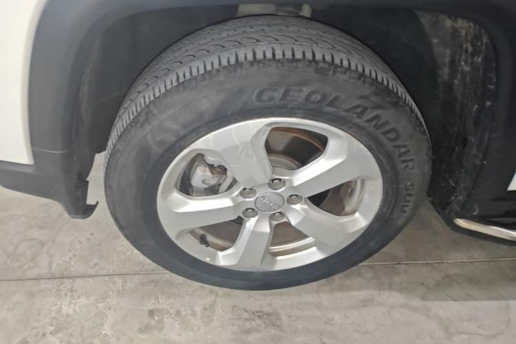 Used Jeep Compass 2017 200T Automatic Family Edition Left Front Wheel Hub