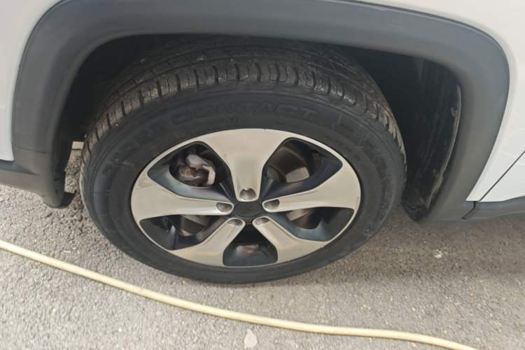 Used Jeep Compass 2017 200T Automatic Prestige Edition Left Front Wheel Hub