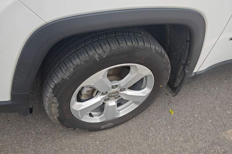 Used Jeep Compass 2017 200T Automatic Family Edition Left Front Wheel Hub