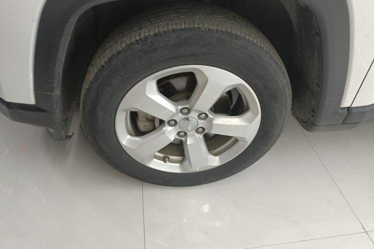 Used Jeep Compass 2017 200T Automatic Family Edition Left Front Wheel Hub