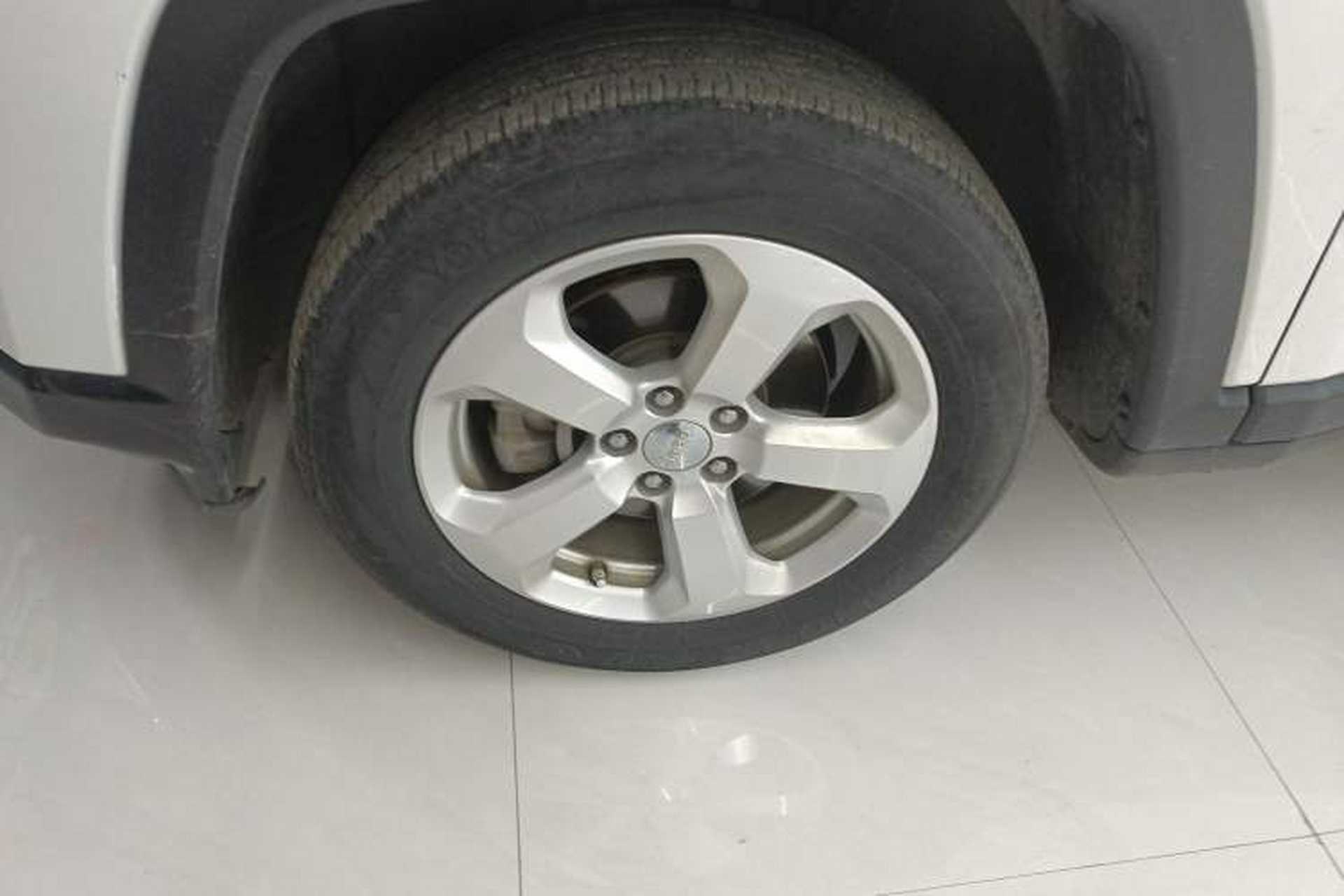 Used Jeep Compass 2017 200T Automatic Family Edition Left Front Wheel Hub