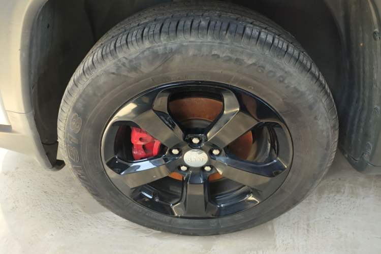 Used Jeep Compass 2017 200T Automatic Family Edition Left Front Wheel Hub
