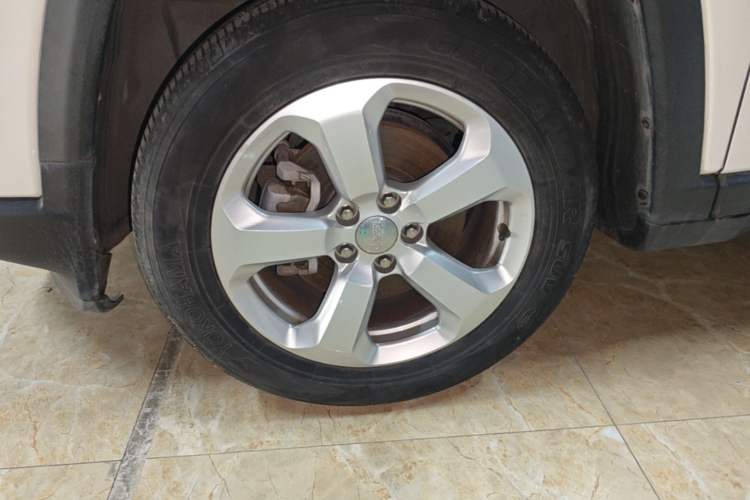Used Jeep Compass 2017 200T Automatic Family Edition Left Front Wheel Hub