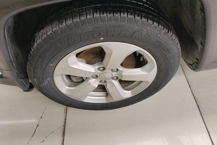 Used Jeep Compass 2017 200T Automatic Family Edition Left Front Wheel Hub