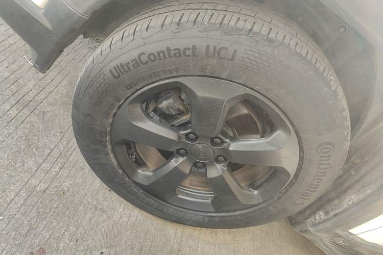 Used Jeep Compass 2017 200T Automatic Family Edition Left Front Wheel Hub