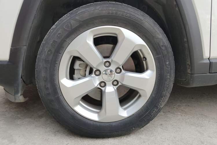 Used Jeep Compass 2017 200T Automatic Family Edition Left Front Wheel Hub
