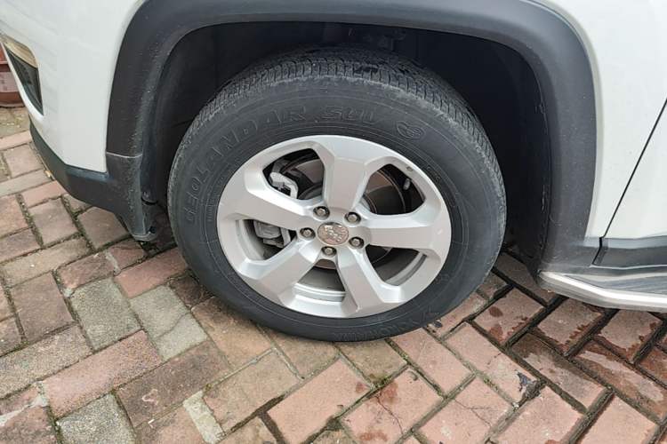Used Jeep Compass 2017 200T Automatic Family Edition Left Front Wheel Hub