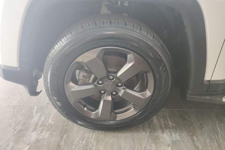 Used Jeep Compass 2017 200T Automatic Enjoyment Edition Left Front Wheel Hub