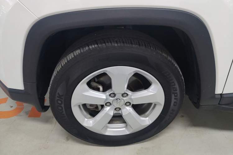 Used Jeep Compass 2017 200T Automatic Family Edition Left Front Wheel Hub