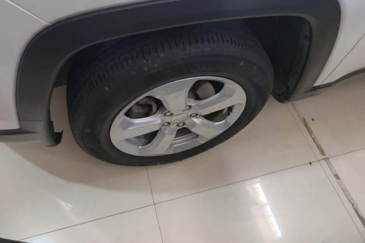 Used Jeep Compass 2017 200T Automatic Family Edition Left Front Wheel Hub