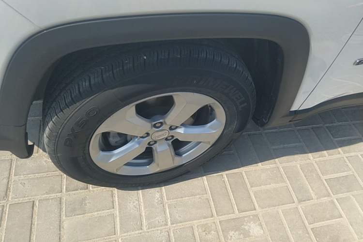 Used Jeep Compass 2017 200T Automatic Family Edition Left Front Wheel Hub