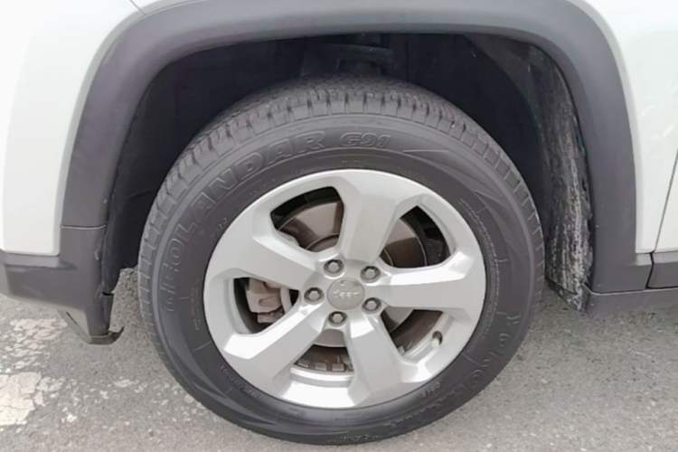 Used Jeep Compass 2017 200T Automatic Comfort Edition Left Front Wheel Hub
